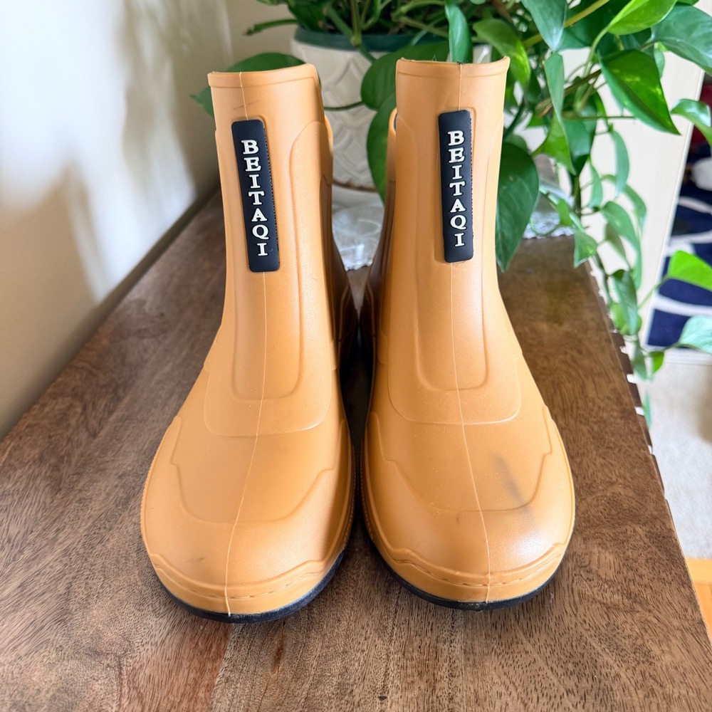 Womens EU 41 Tan Brown Waterproof Ankle Rain Bots Lug Sole Pull On Outdoor Wet